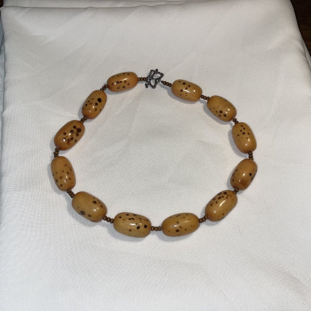 NECKLACE WITH BUTTERFLY CLASP NWOT